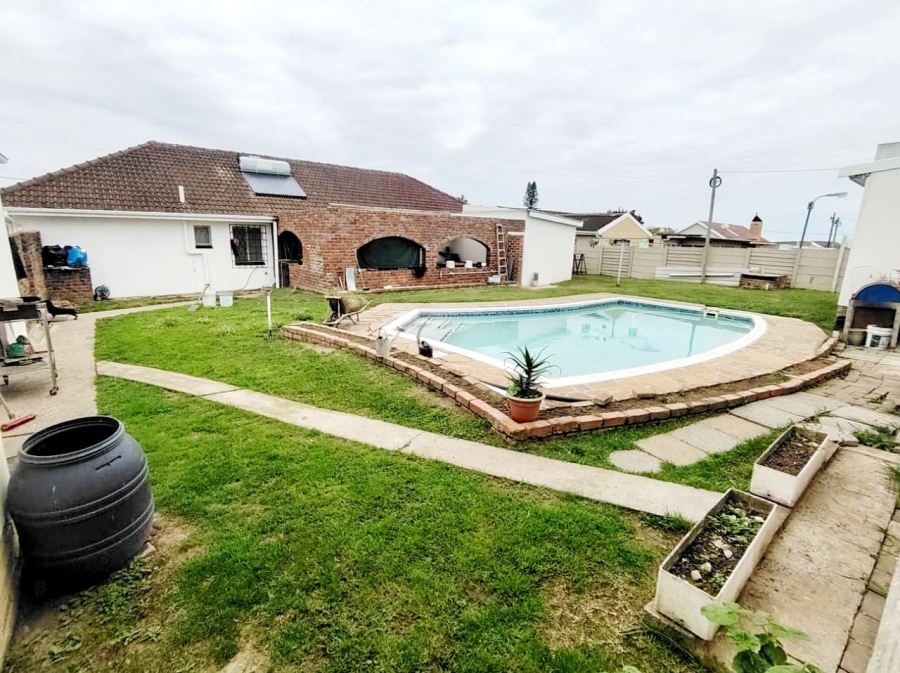 5 Bedroom Property for Sale in Amalinda Eastern Cape